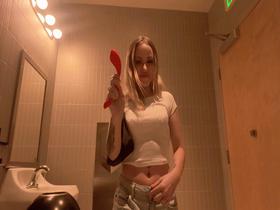 ロスの有名ホットドッグ店の看板美女がオモチャのモニターからまさかの絶頂生ハメSEXに！！アナ（25）　サンプル画像05